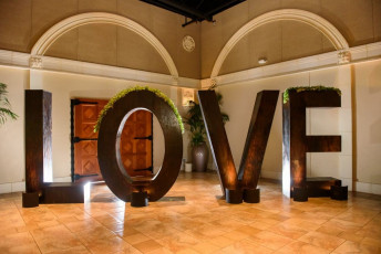 Statue LOVE Letters