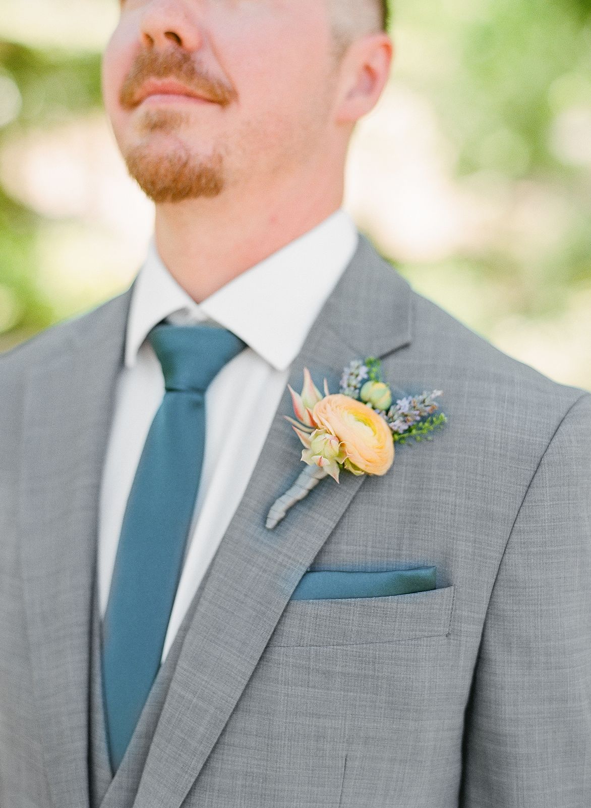 groom boutonniere